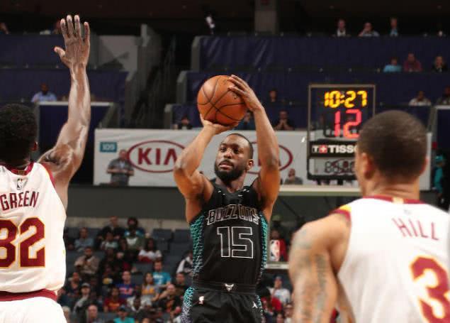 还是在背后 还是在背后