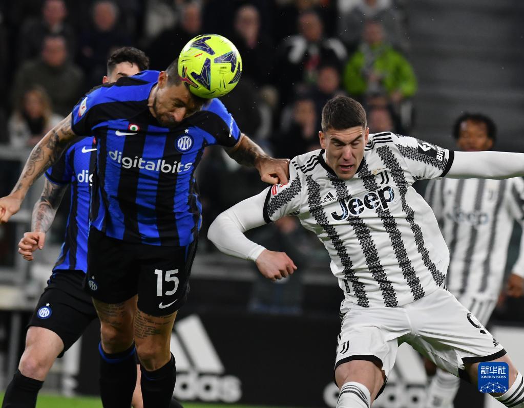 拉开或双持 拉开或双持